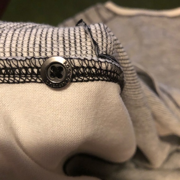 Rock & Republic XL Men’s Henley Style Pullover Shirt - Picture 4 of 6